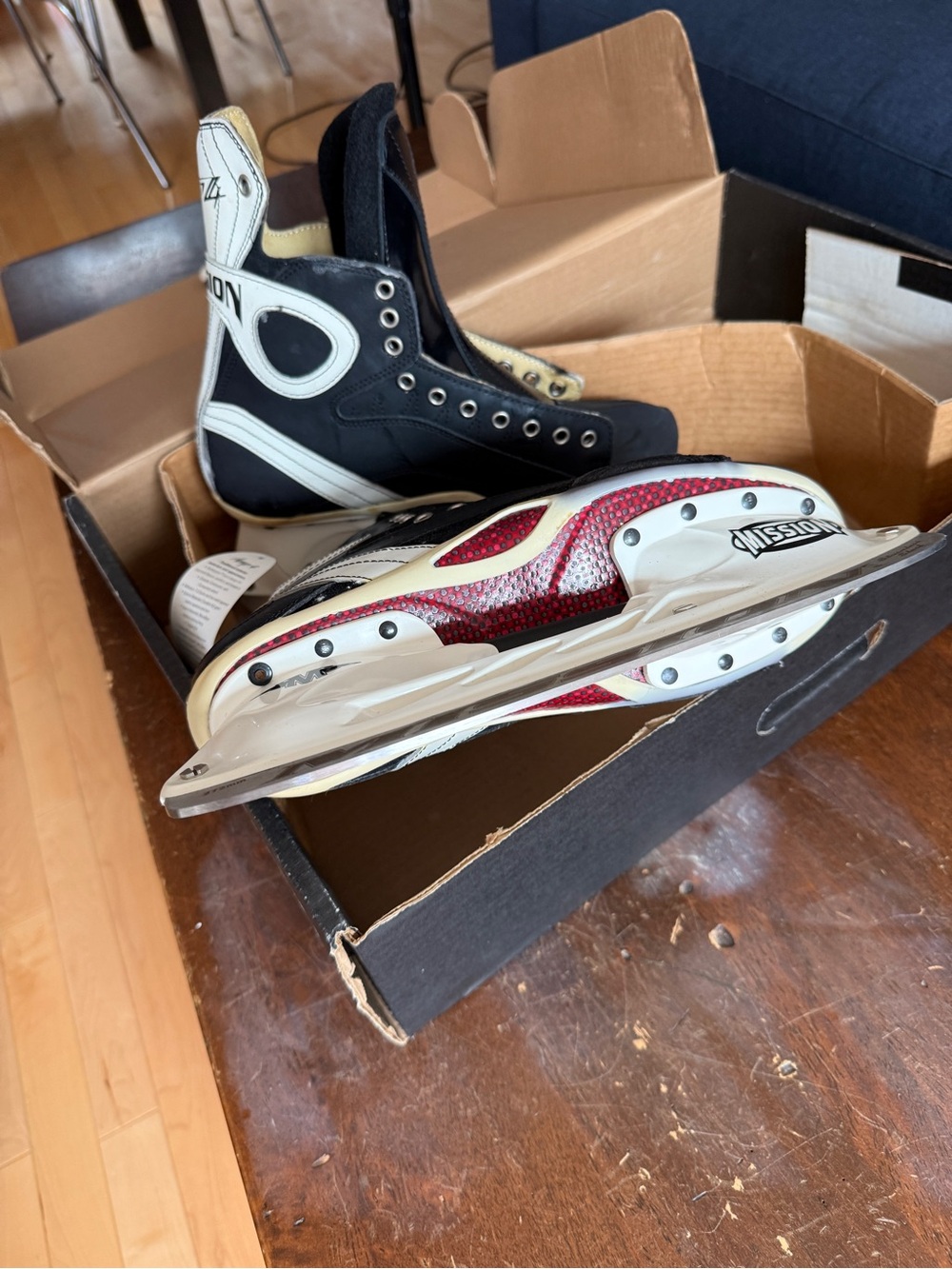 Vintage Mission Hockey Skates - Picture 3 of 7
